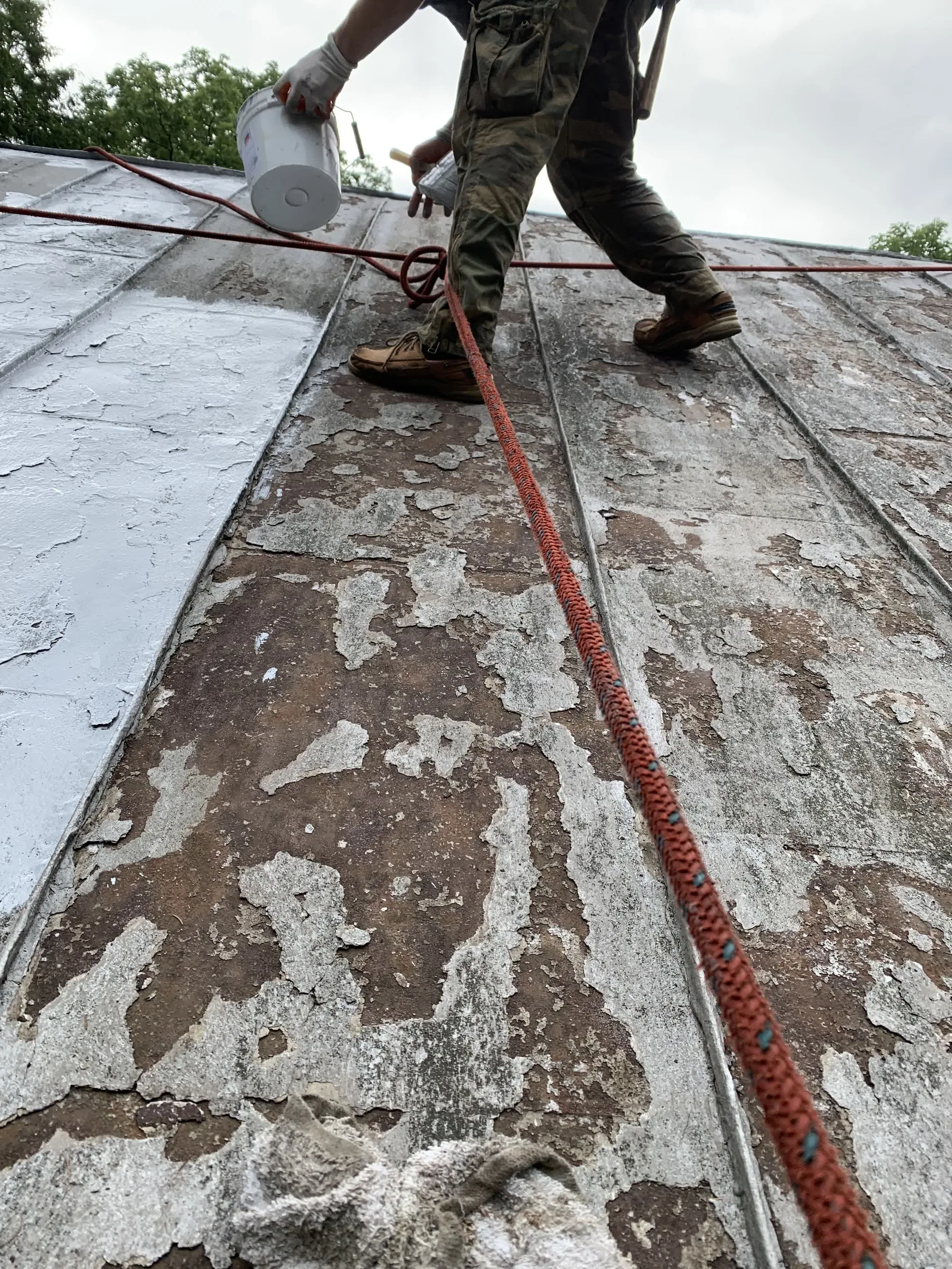 Flat roof stripped back for a full coating