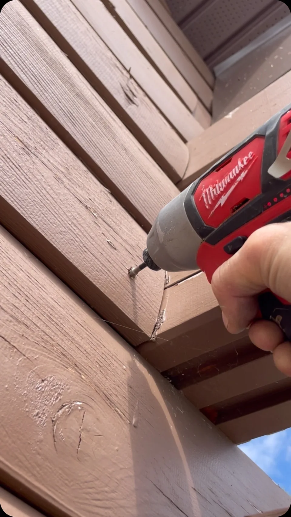 A satisfying video of resecuring pieces of the log cabin siding that had pulled away from the home. Stay tuned for finished product 👊